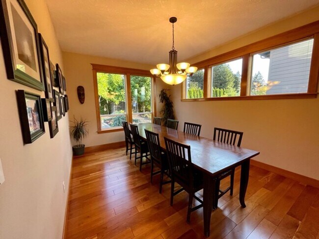 Foto del edificio - 4 Bedroom Home For Rent In Cascade Locks