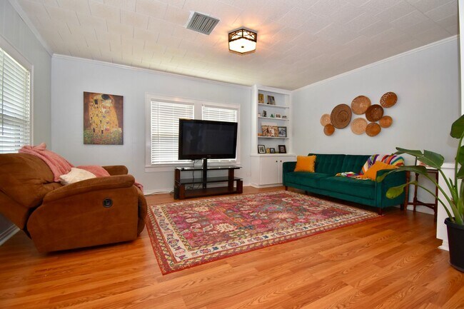 Building Photo - 3 Bed 2 Bath Home on Tech Drive
