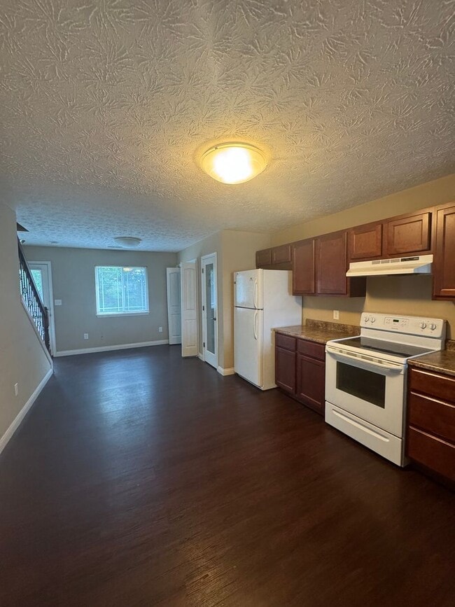 Building Photo - 3 Bedroom Single Family Home