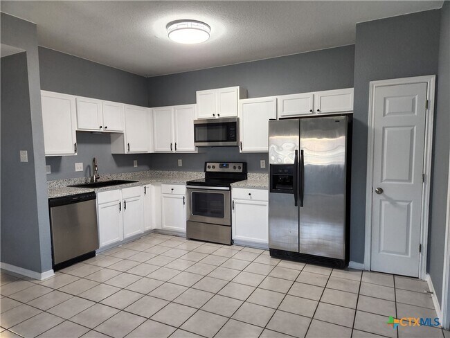 Foto del edificio - 5206 Daybreak Cir
