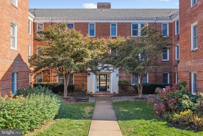 Foto del edificio - 906 S Washington St