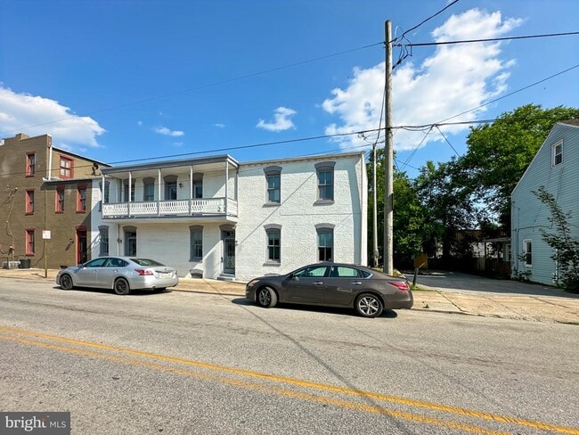 Building Photo - 408 W Princess St
