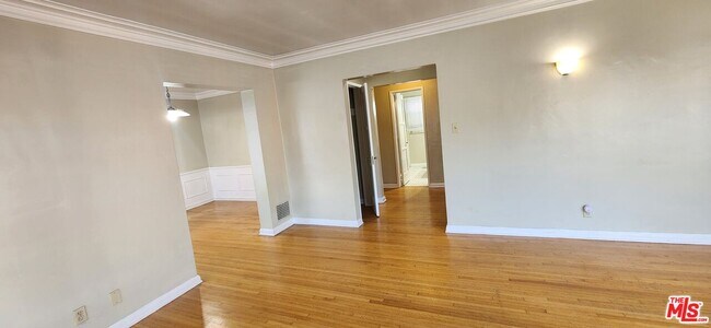 Foto del edificio - 1338 S Dunsmuir Ave