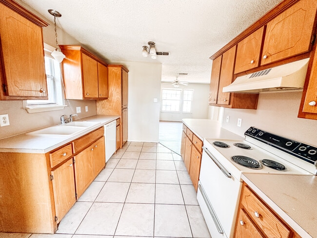 Building Photo - 6111 7th St