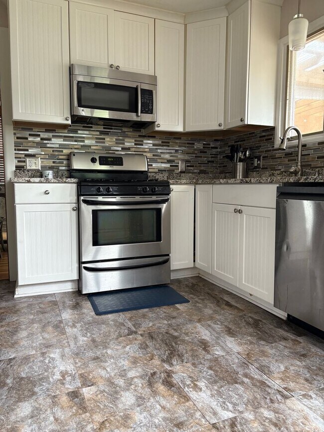 Foto del edificio - 5 Bedroom Single Family House