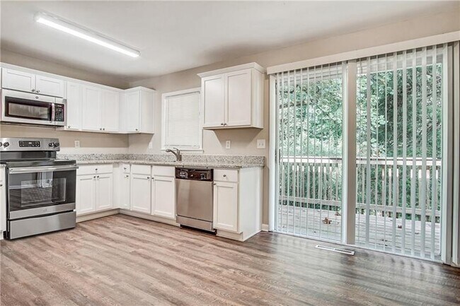 Building Photo - 3401 Tulip Dr