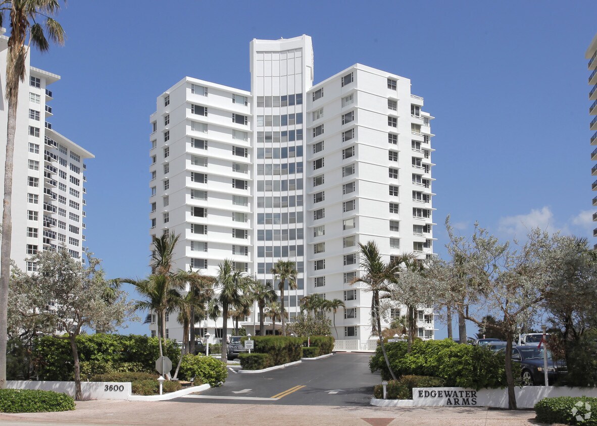 Edgewater Arms Apartments in Fort Lauderdale, FL