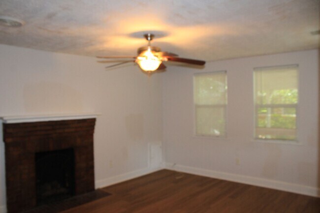 Building Photo - Midtown Rental 2 Bed 1 Bath