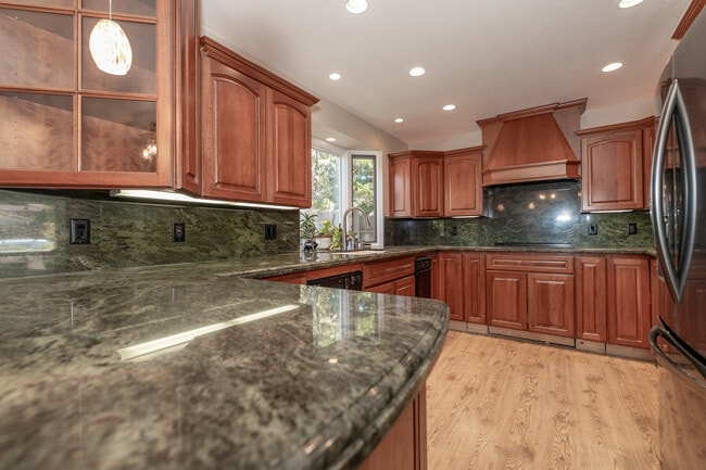 Building Photo - 16770 Wild Oak Ct