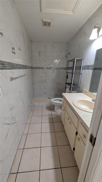 Building Photo - 2423 South Ave