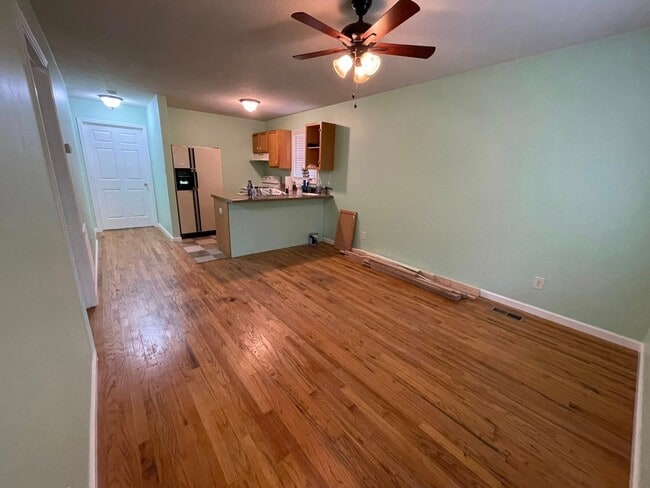 Building Photo - 10182 Redwood Cir