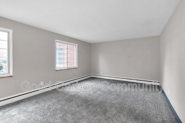 Foto del edificio - 315 Beattie Ave