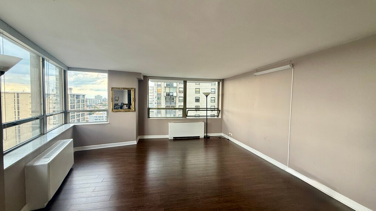 Foto principal - 5701 N Sheridan Rd