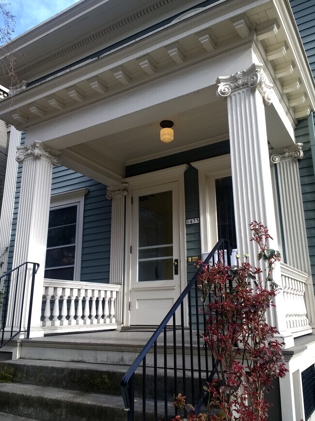 Building Photo - 1435 SW Harrison St