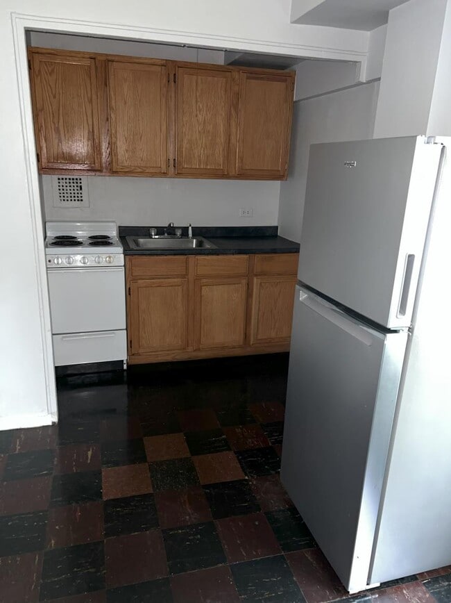 Building Photo - 0 bedroom in Chicago IL 60626