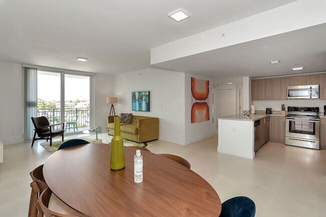 Building Photo - 1710 SW 27th Ave