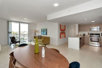 Building Photo - 1710 SW 27th Ave