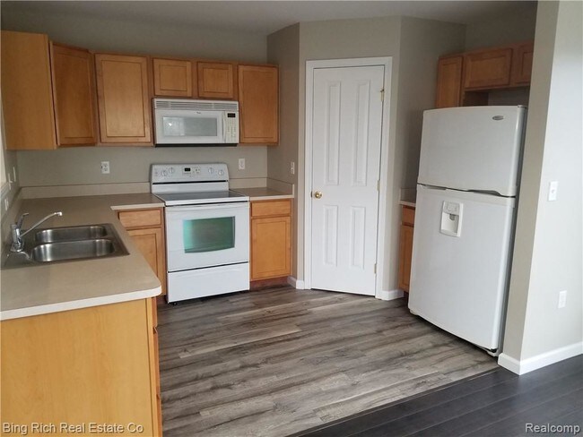 Building Photo - 3938 Radcliff Dr