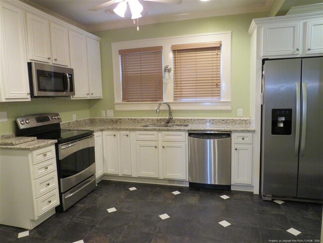 Building Photo - 202 Peach Tree St