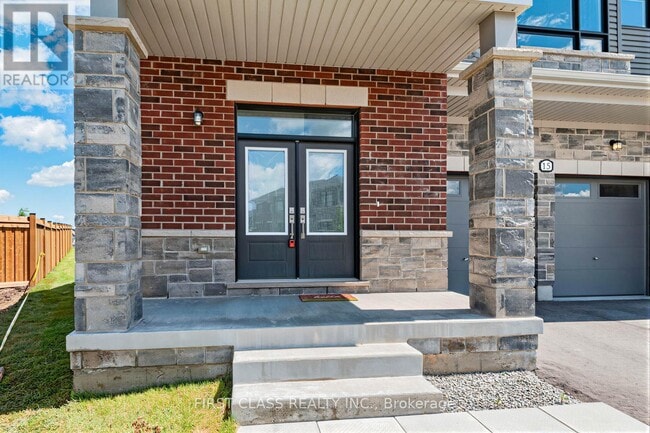 Building Photo - 15 Abbey Cres