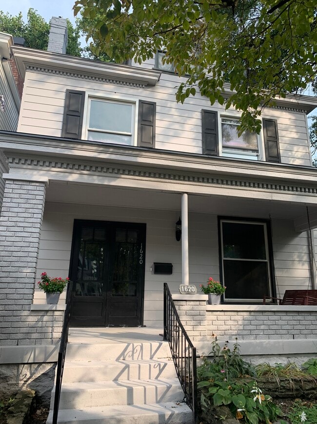 Building Photo - 1620 Rosewood Ave