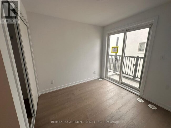 Building Photo - 5 Bancroft Ln