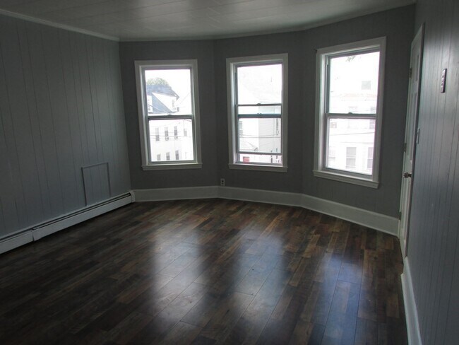 Building Photo - 35-37 Hall St