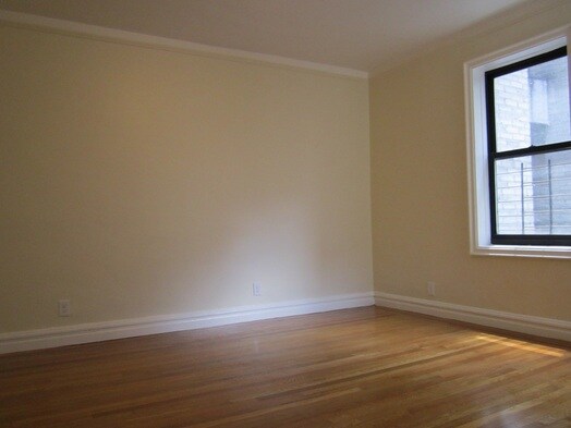 Primary Photo - 2164 Bolton St
