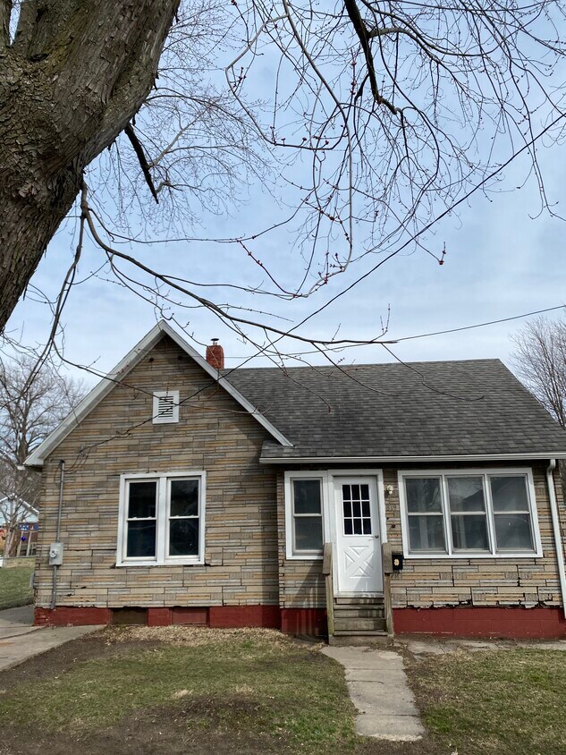819 Johnson St, Streator, IL 61364 House Rental in Streator, IL