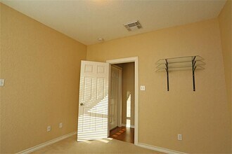 Building Photo - 26102 Bent Meadow Ct