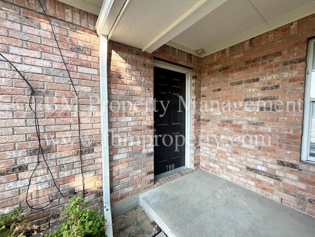 Building Photo - 700 Biloxi Dr