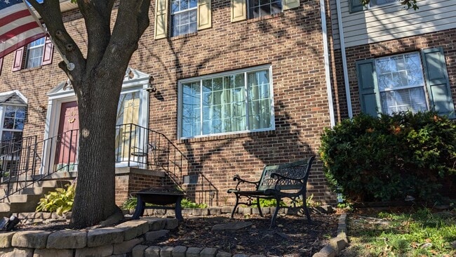 Foto del edificio - 138 Parkside Dr