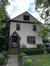 Building Photo - 9 Hickory St