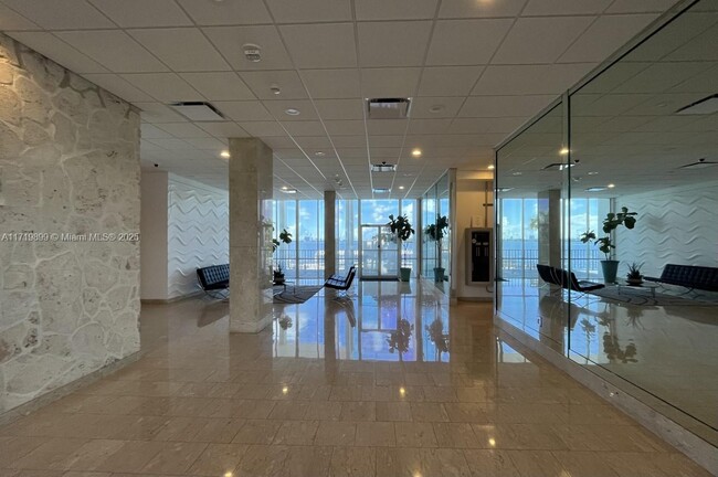 Foto del edificio - 11930 N Bayshore Dr