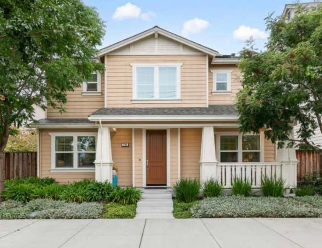 Primary Photo - Beautiful Newer Home, Very Clean- Move In ...