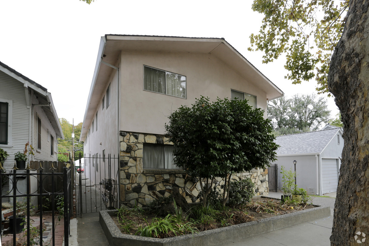 Building Photo - 1621 U St