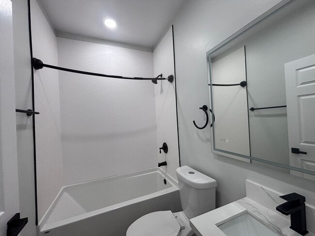 Interior Photo - 1620 South Bentley Ave