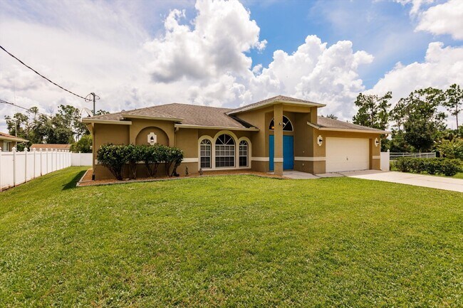 Foto del edificio - "Charming 3-Bedroom Home with 2 Full Baths and Spacious 2537 Sq Ft in North Port, FL!"