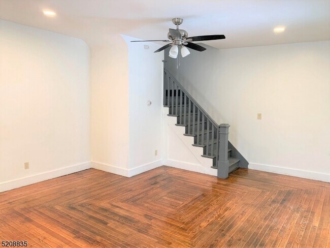 Foto del edificio - 6 Cork Hill Rd