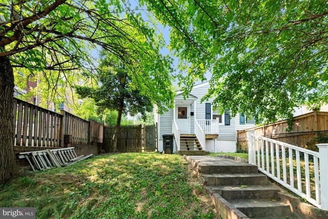 Building Photo - 109 E Reed Ave