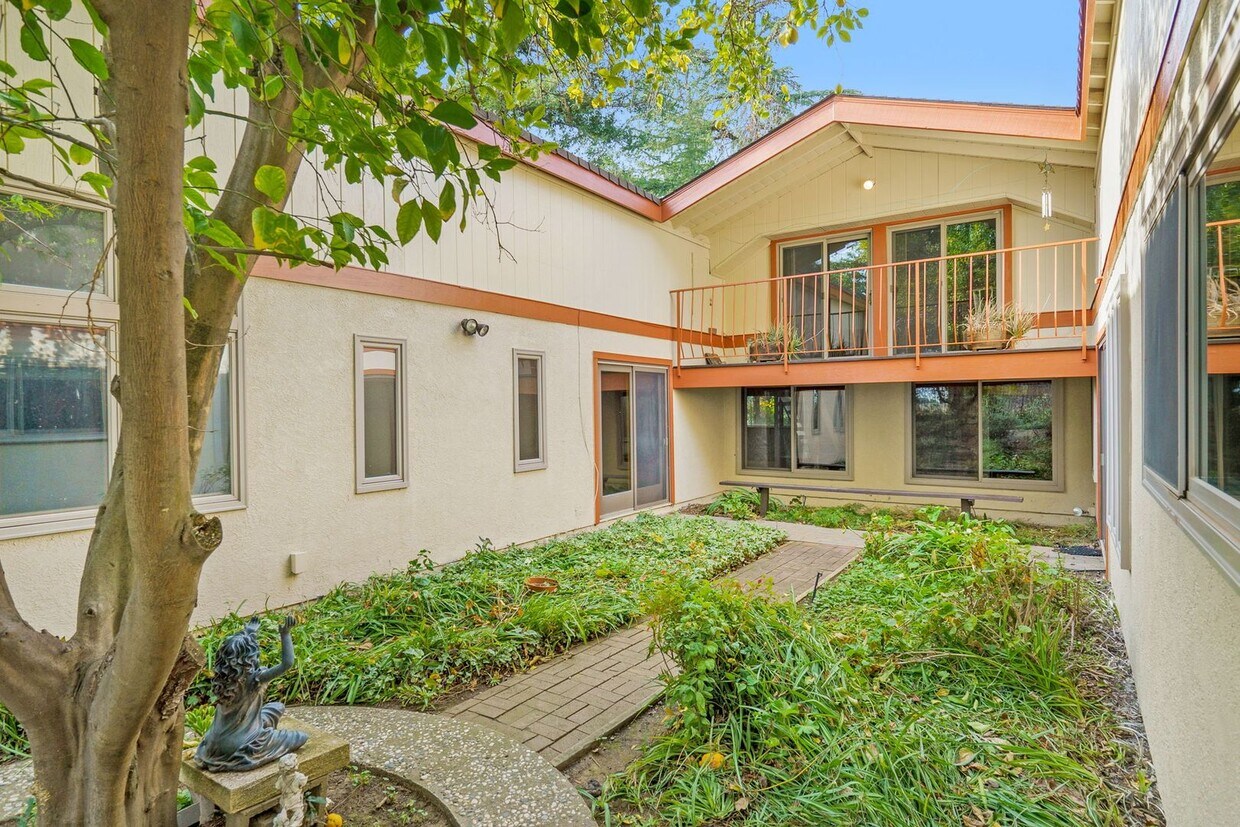 Foto principal - Beautiful 3 Bedroom home in Stonegate