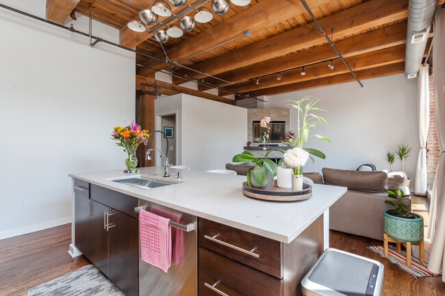 Foto del edificio - 1750 N Wolcott Ave