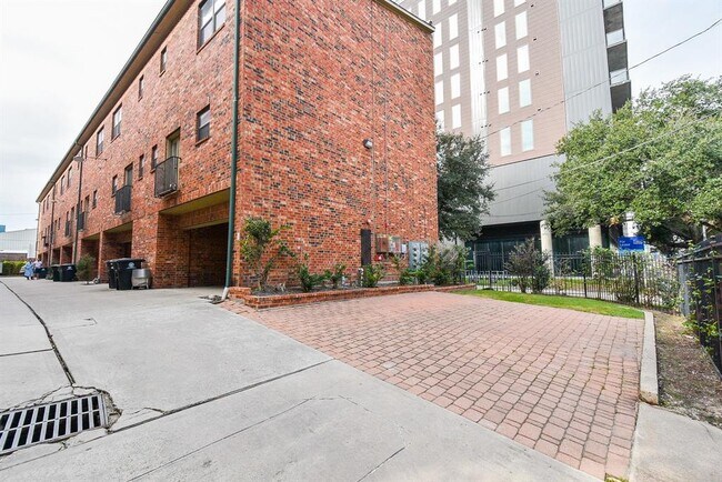 Building Photo - 2422 Navigation Blvd