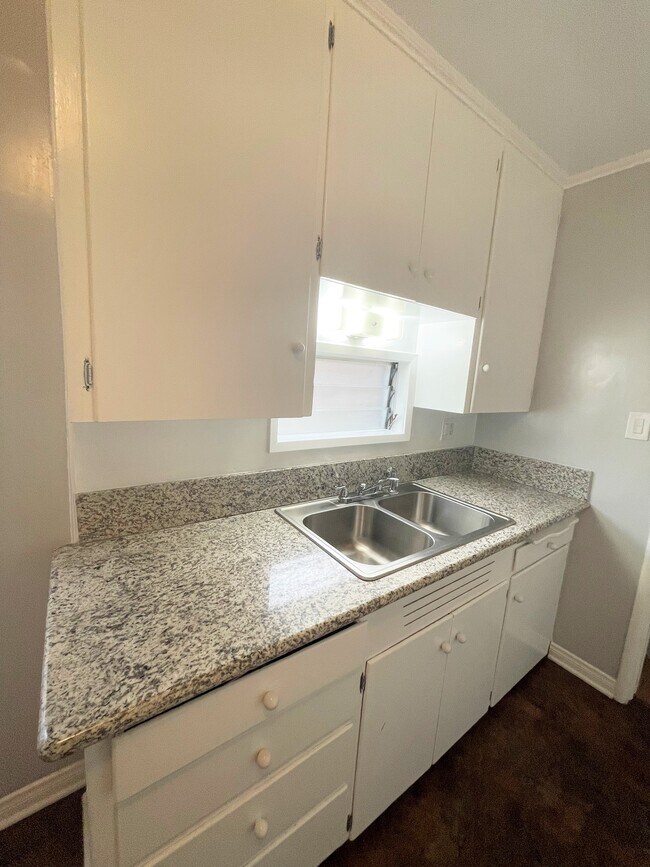 Foto del edificio - 1123 E 1st St