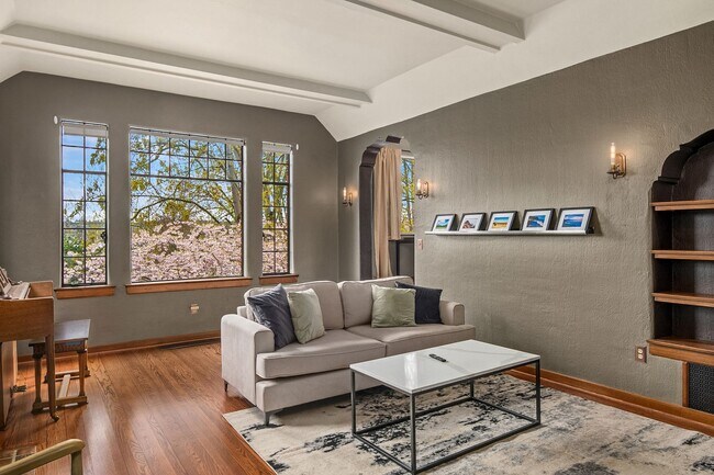 Foto del edificio - 2511 W Montlake Pl E