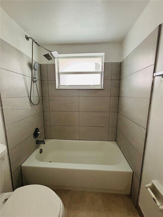 Foto del edificio - 6631 SW 18th St