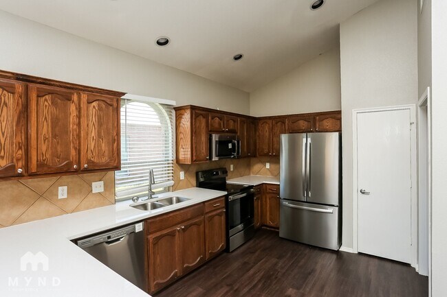 Foto del edificio - 1144 Beaverwood Ln