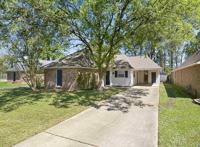 Building Photo - 18152 Woodhaven Dr
