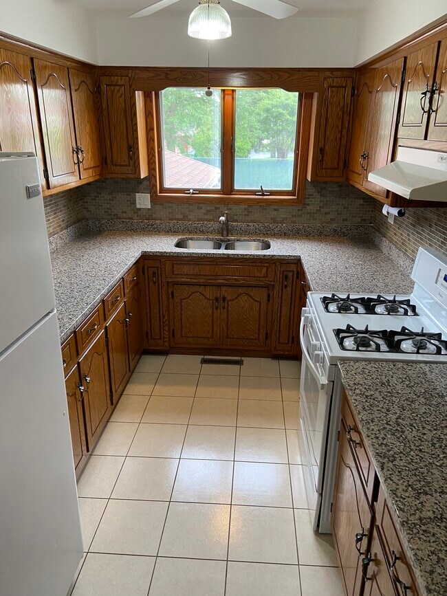 Kitchen - 7900 Paxos Dr