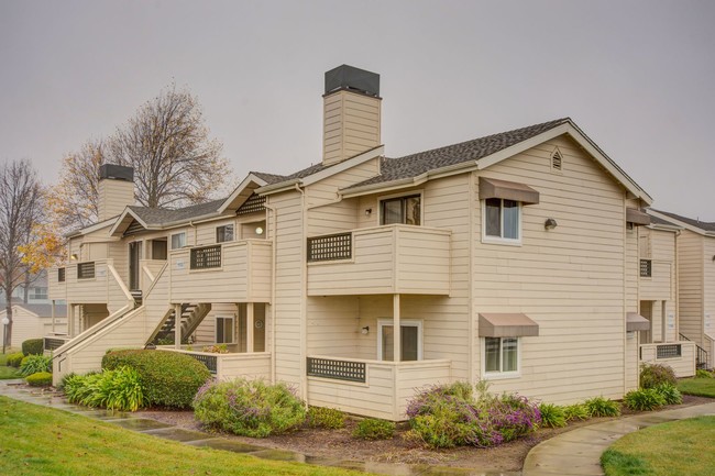 Building Photo - 1201 Glen Cove Pkwy
